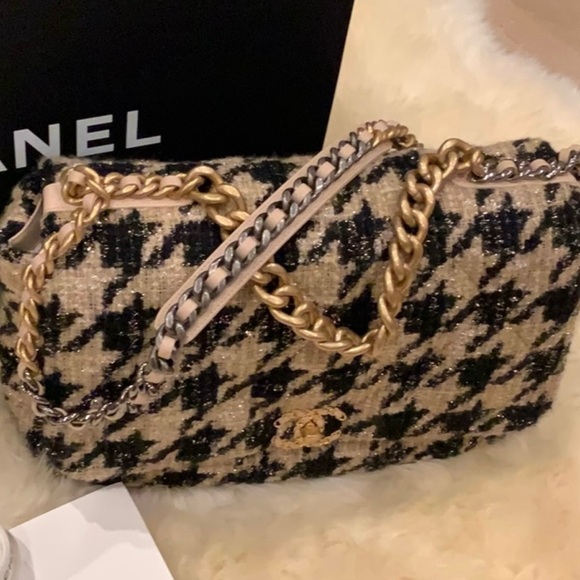CHANEL Beige Black Gold Flap Bag Excellent condition Chanel Houndstooth 2019 - Picture 3 of 7